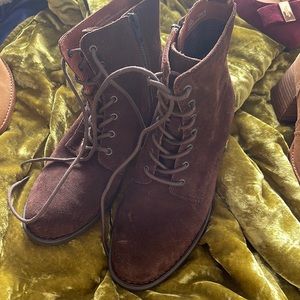 Born suede boots size 6.5